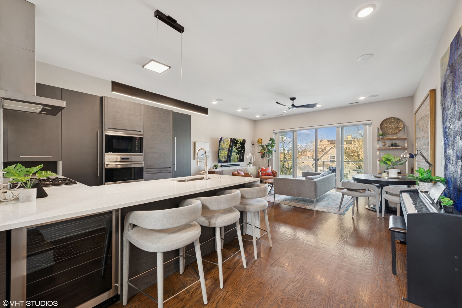 3735 N Clifton Avenue Unit: 3