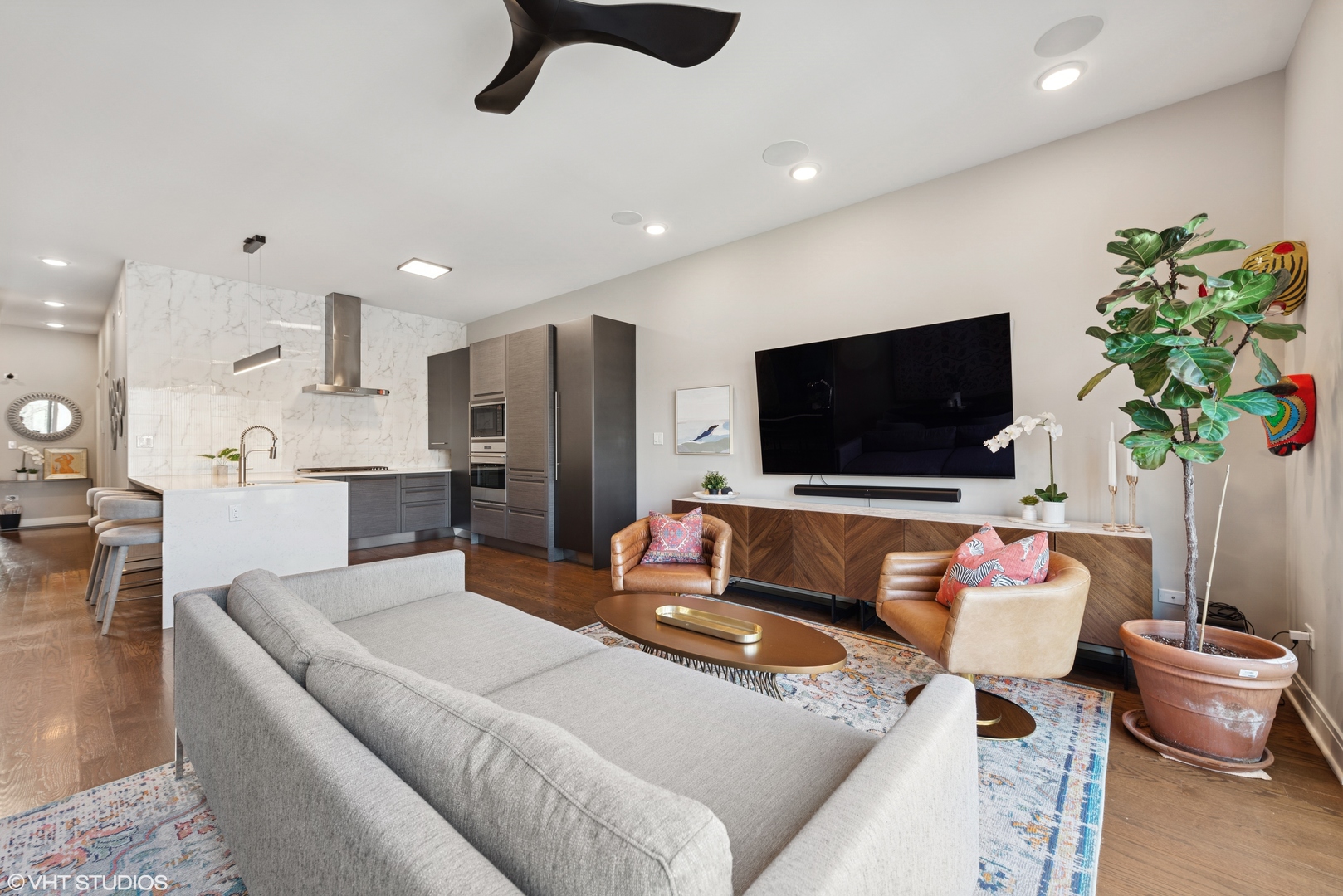 3735 N Clifton Avenue Unit: 3