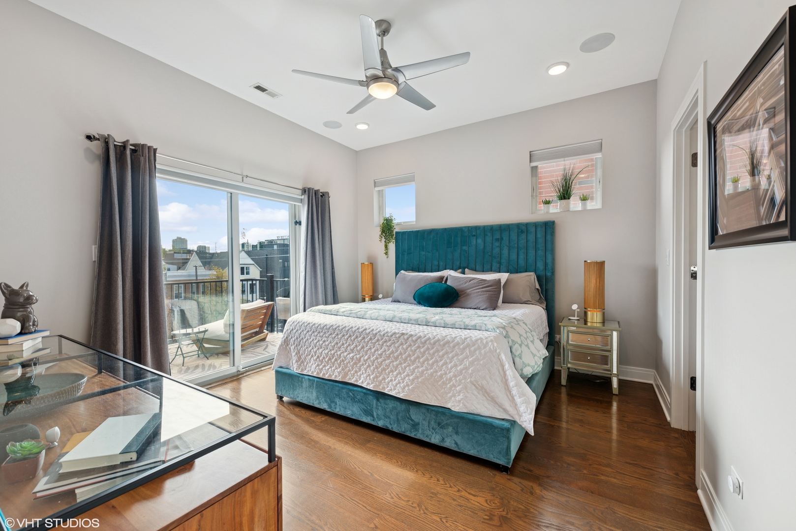 3735 N Clifton Avenue Unit: 3