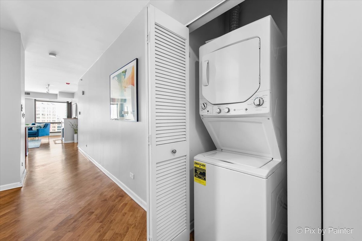 1212 N WELLS Street Unit: 1403