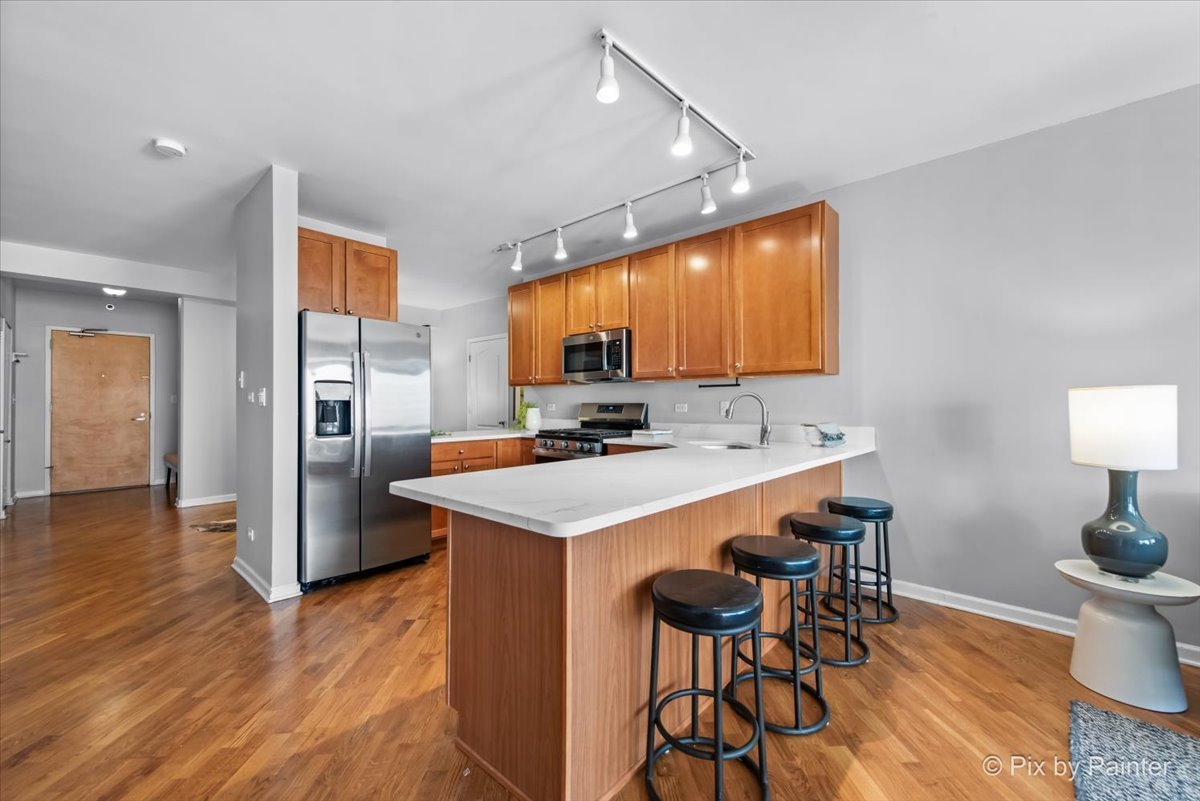 1212 N WELLS Street Unit: 1403