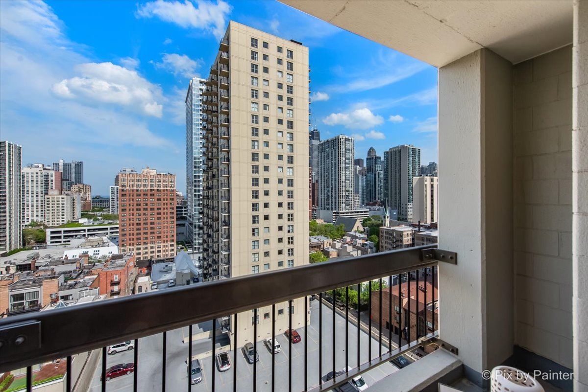 1212 N WELLS Street Unit: 1403