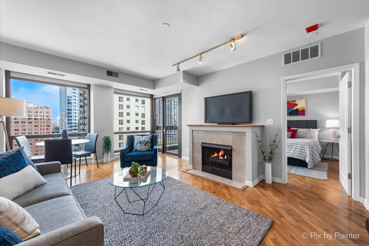 1212 N WELLS Street Unit: 1403