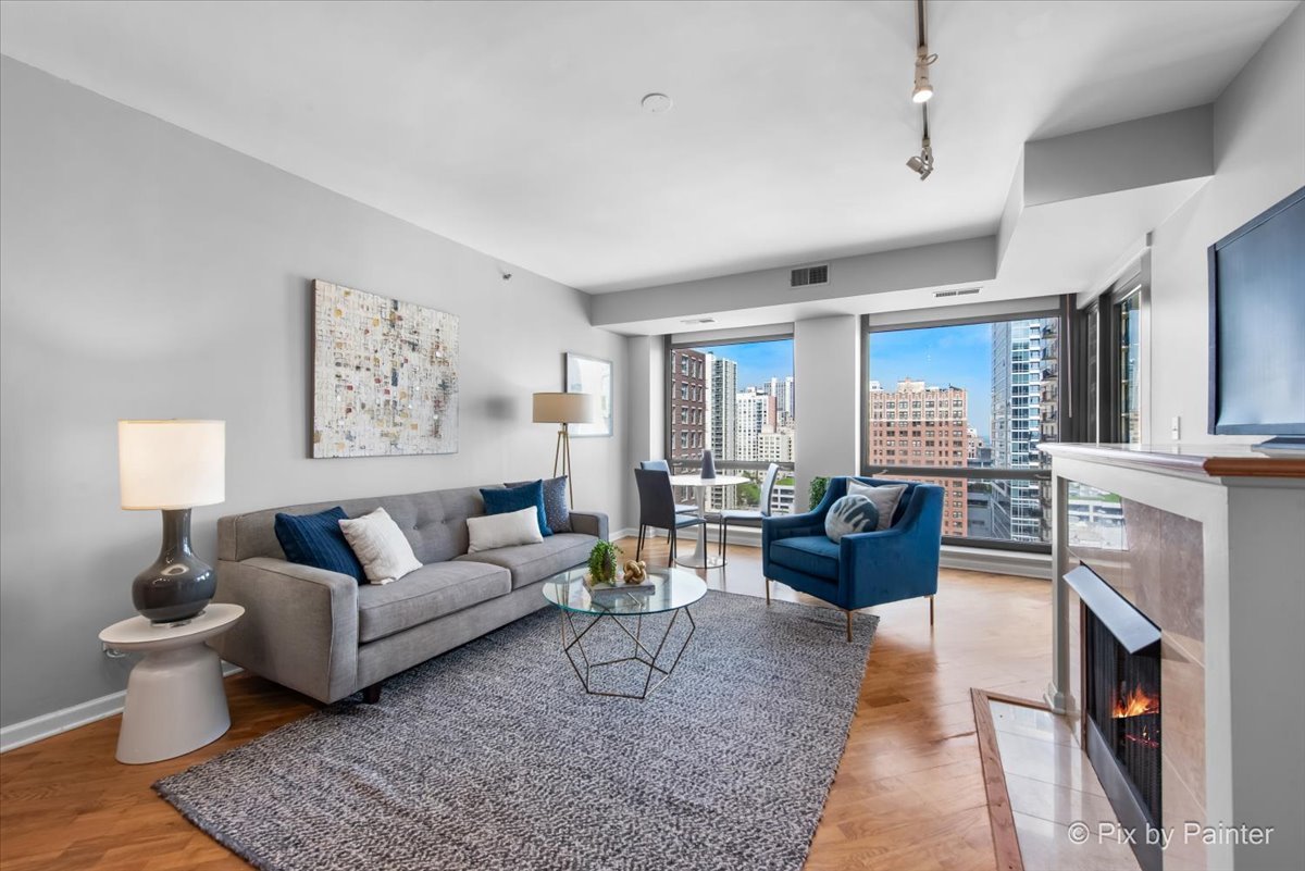 1212 N WELLS Street Unit: 1403