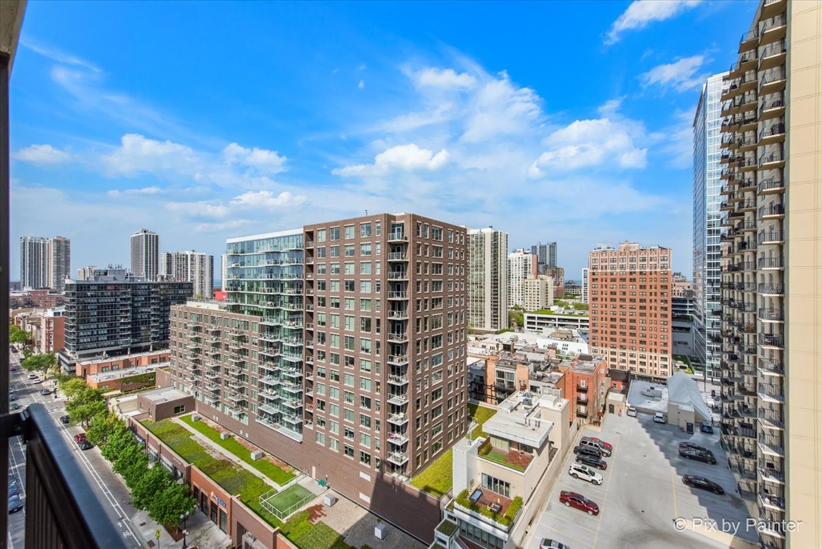 1212 N WELLS Street Unit: 1403