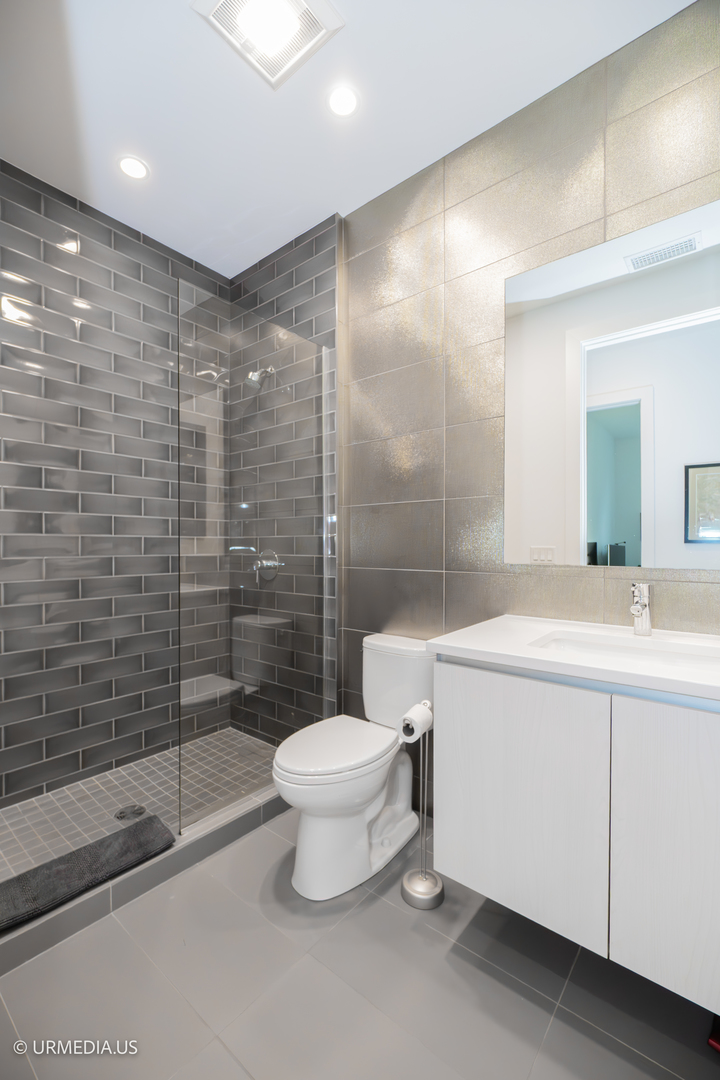 367 W Locust Street Unit: 202