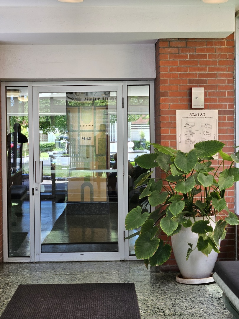 5048 N MARINE Drive Unit: 3A