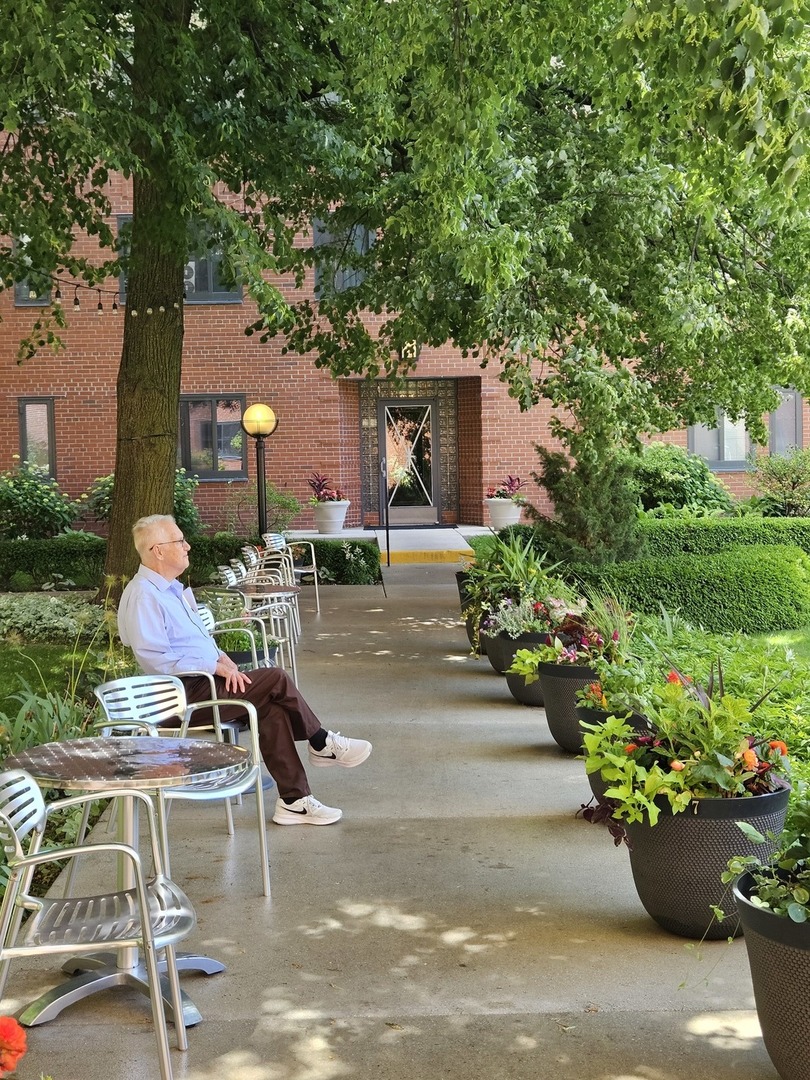 5048 N MARINE Drive Unit: 3A