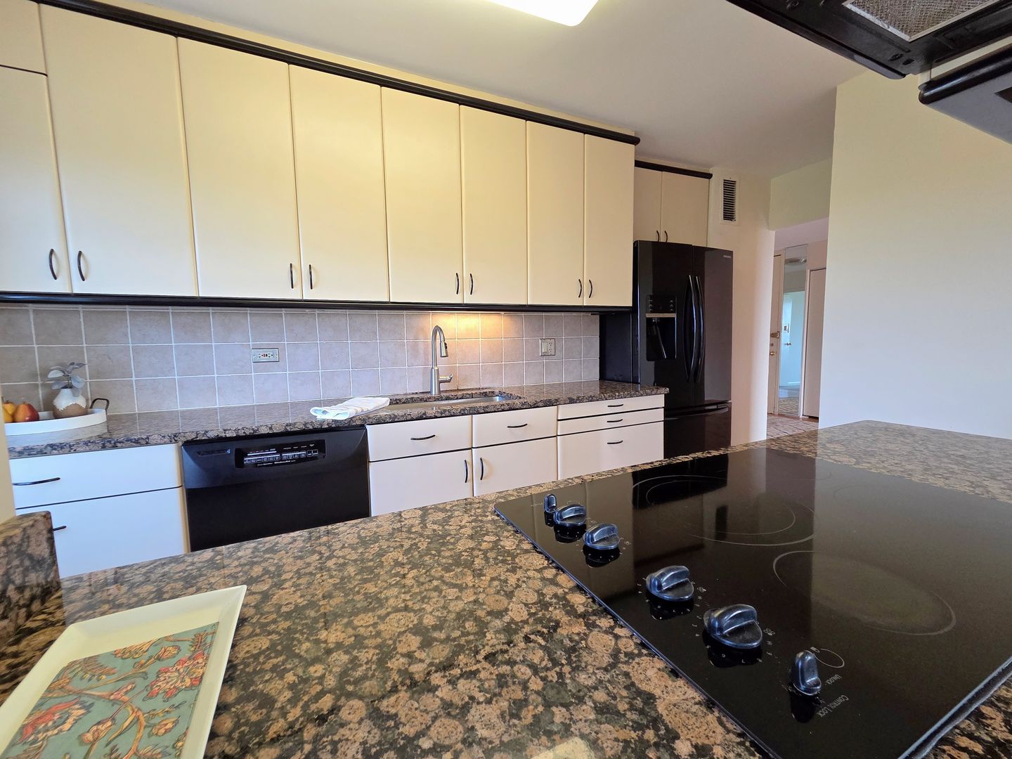 6833 N Kedzie Avenue Unit: 816
