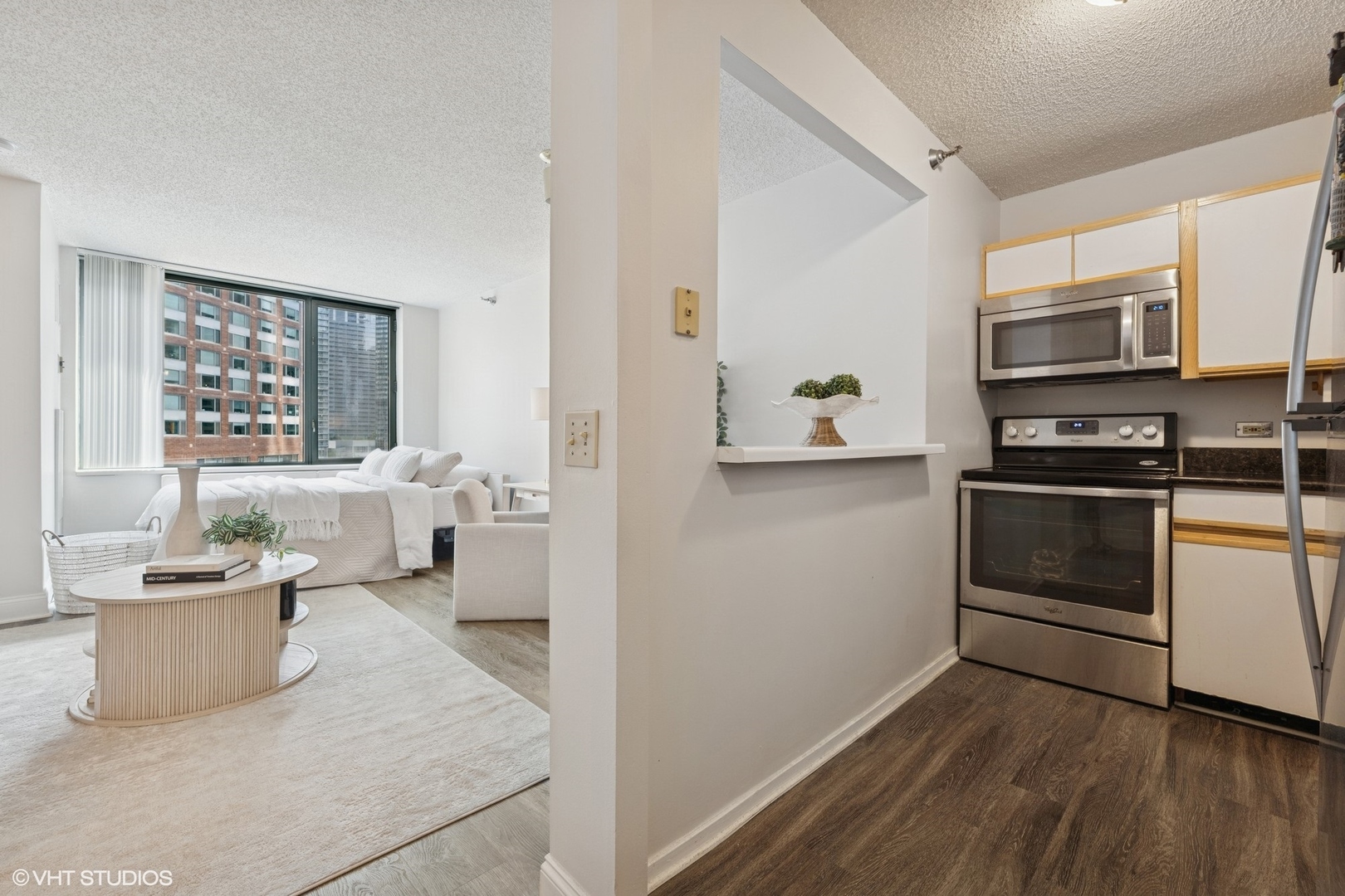 440 N MCCLURG Court Unit: 1107