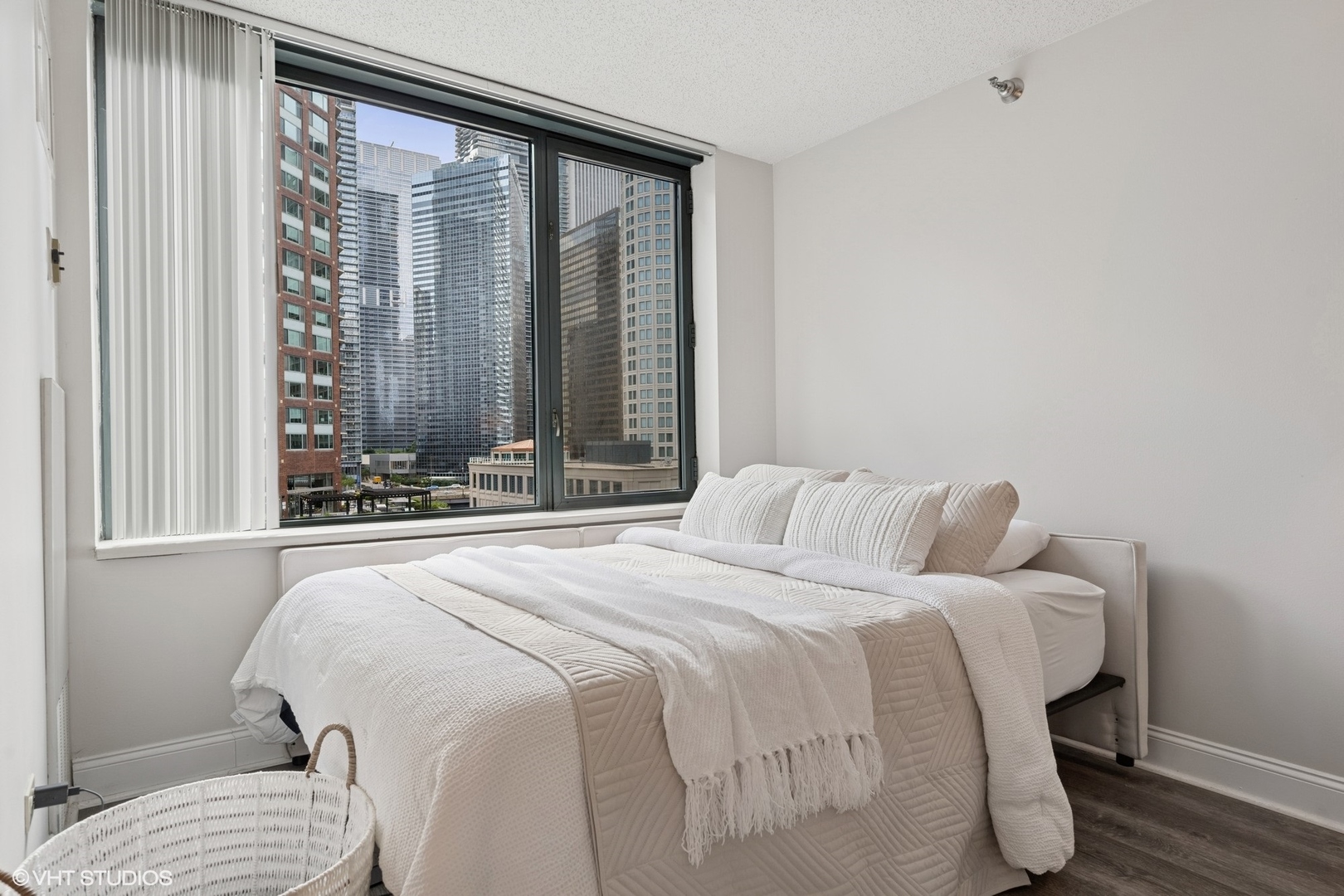 440 N MCCLURG Court Unit: 1107