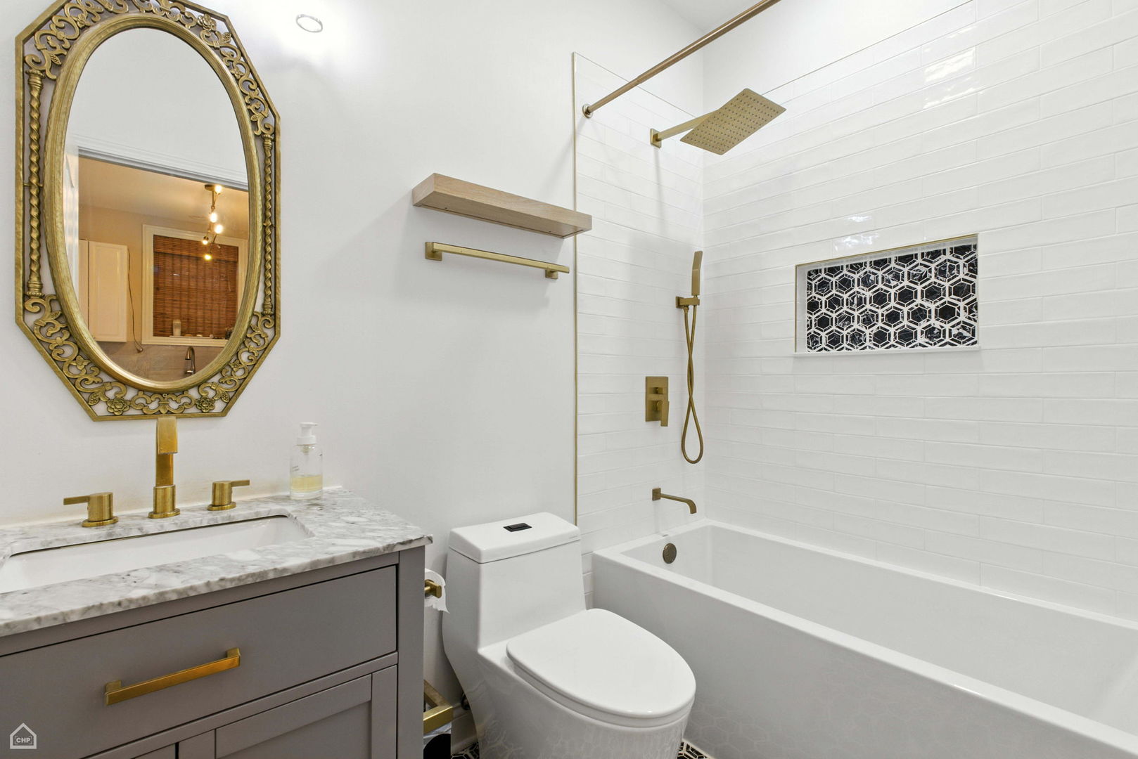 860 W Buckingham Place Unit: 1E