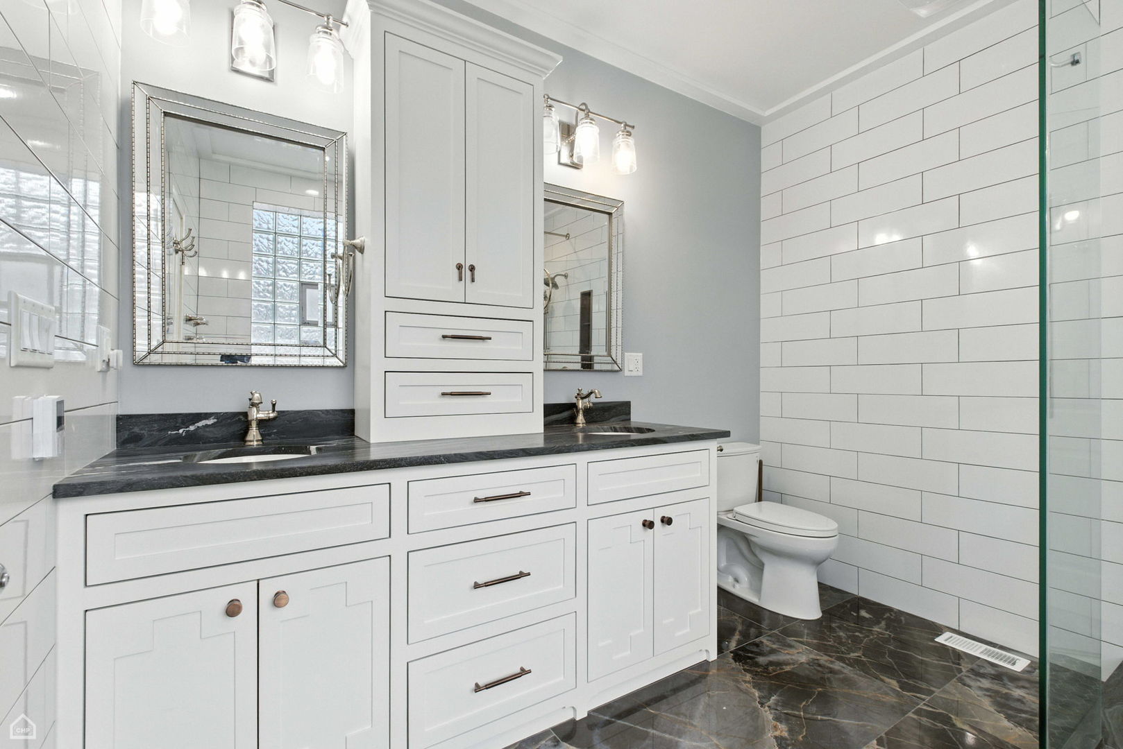 860 W Buckingham Place Unit: 1E