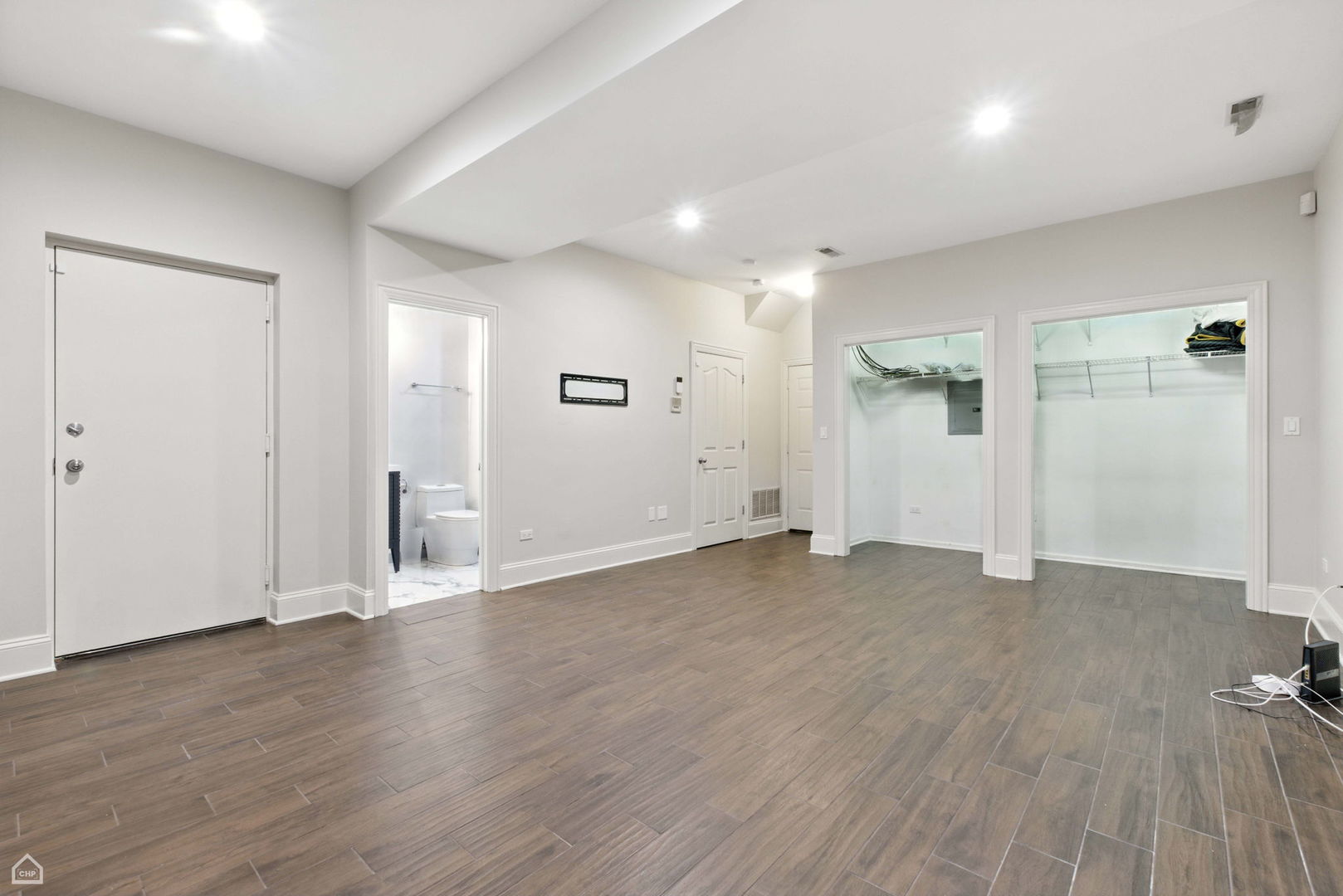 860 W Buckingham Place Unit: 1E