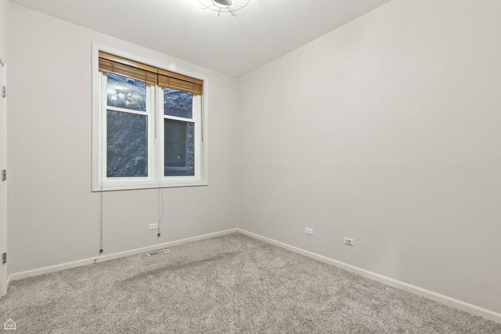 860 W Buckingham Place Unit: 1E