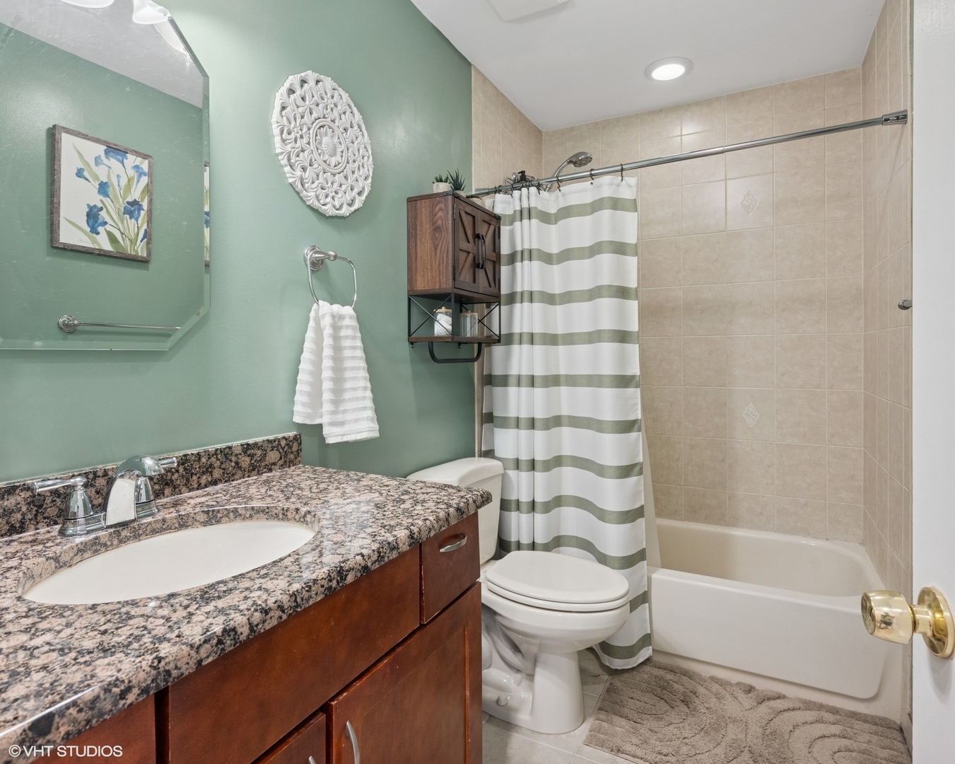 2652 W RASCHER Avenue Unit: 304