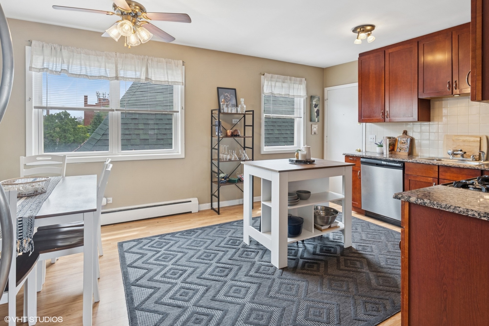 2652 W RASCHER Avenue Unit: 304