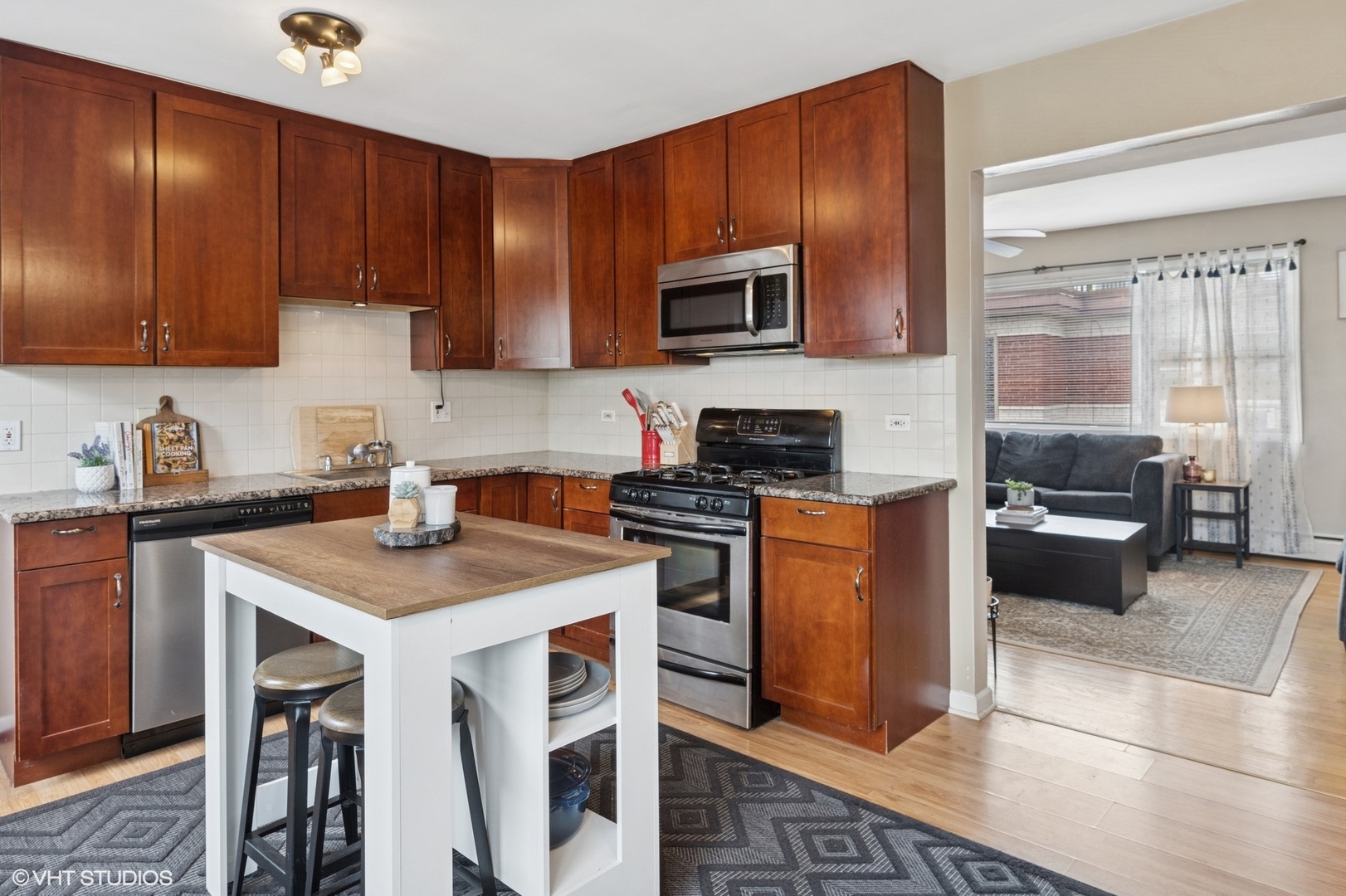 2652 W RASCHER Avenue Unit: 304