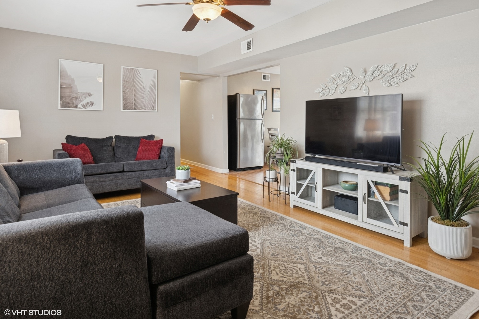 2652 W RASCHER Avenue Unit: 304