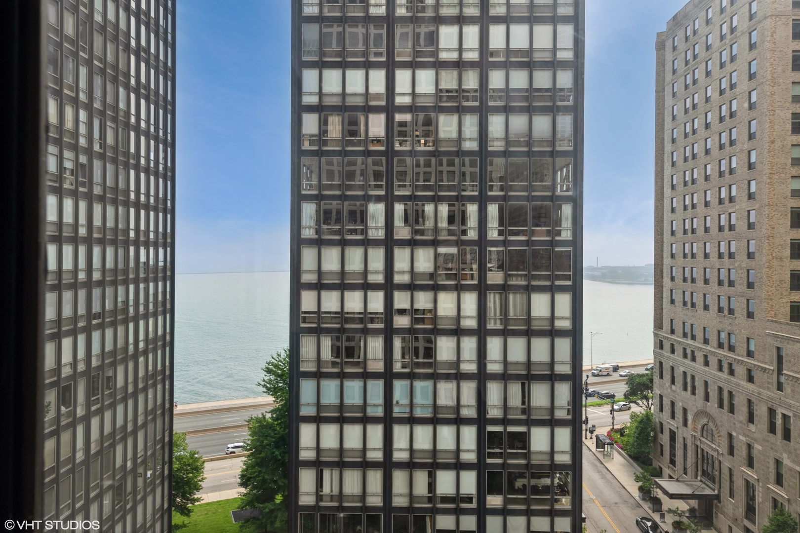 260 E Chestnut Street Unit: 1211