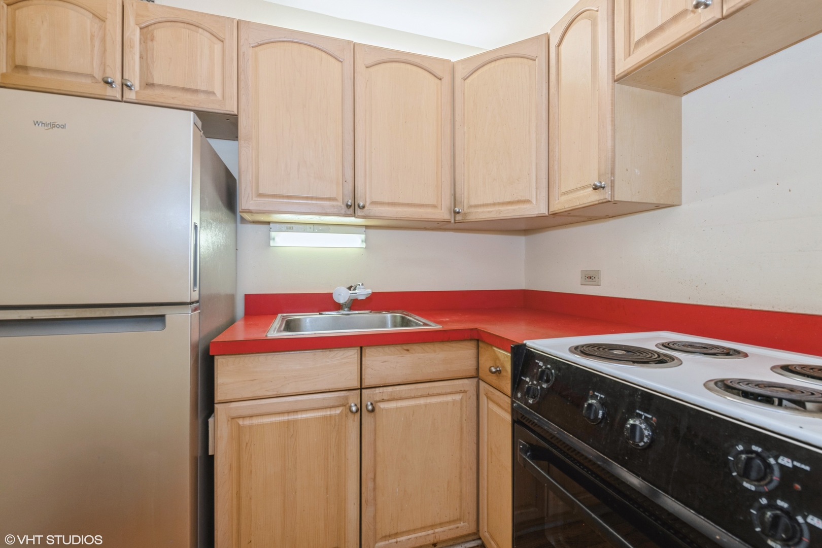 260 E Chestnut Street Unit: 1211