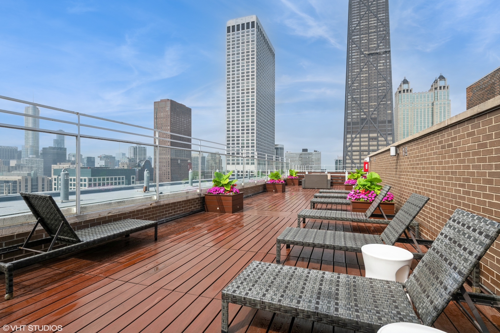 260 E Chestnut Street Unit: 1211