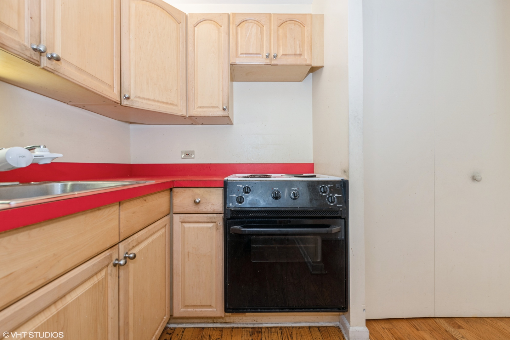 260 E Chestnut Street Unit: 1211