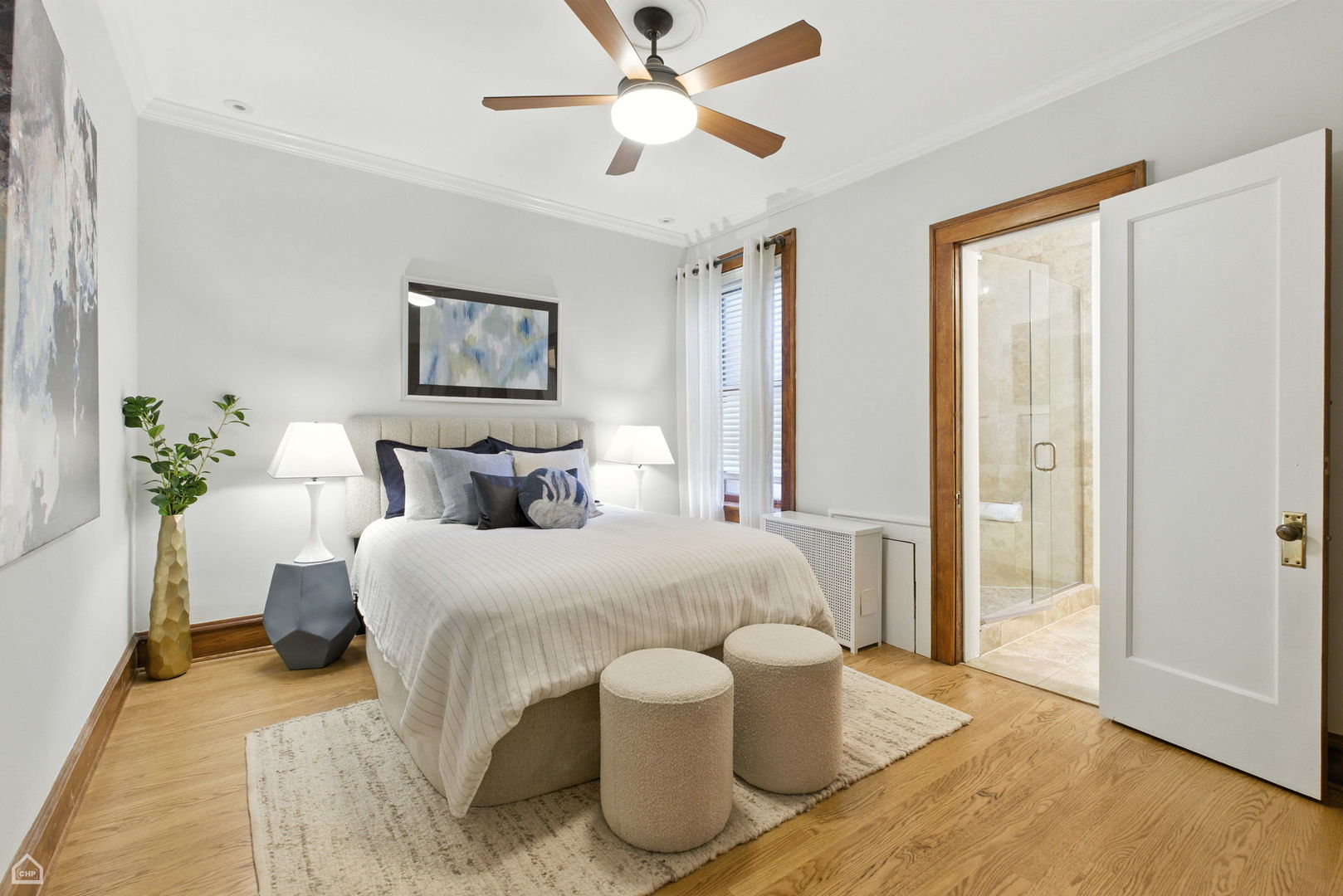 520 W Roscoe Street Unit: 2W