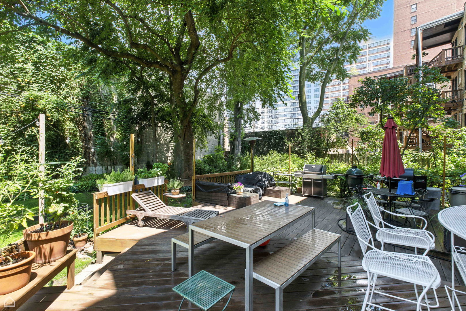 520 W Roscoe Street Unit: 2W