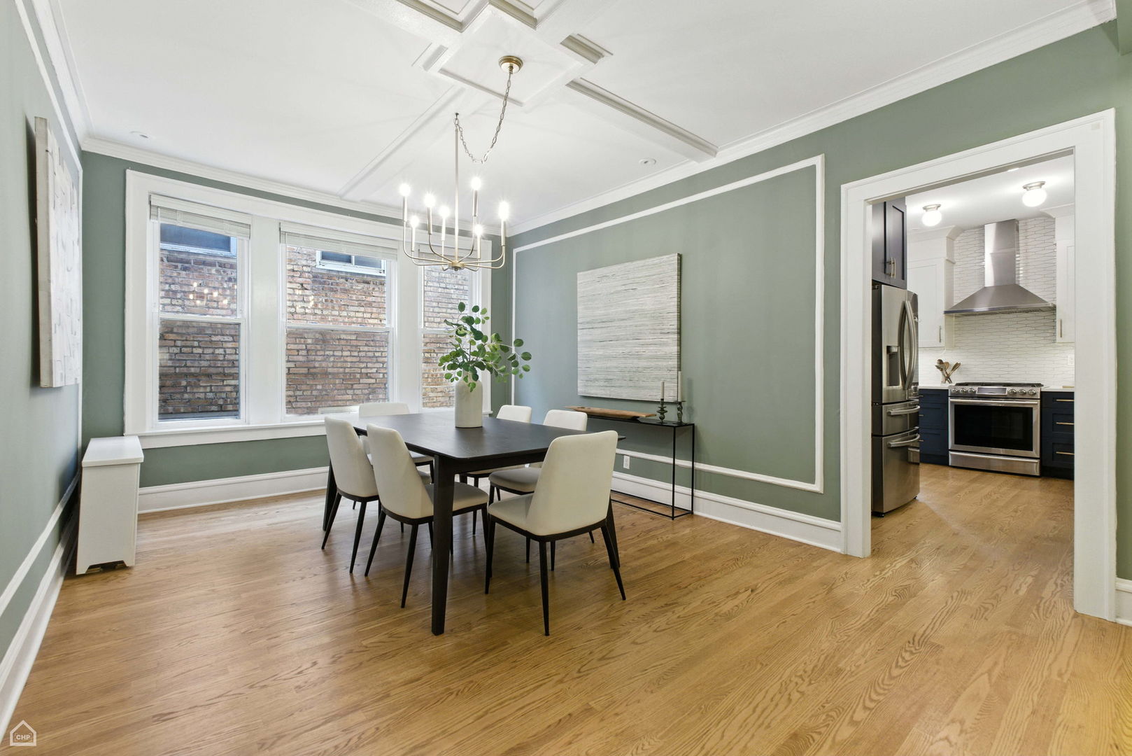 520 W Roscoe Street Unit: 2W