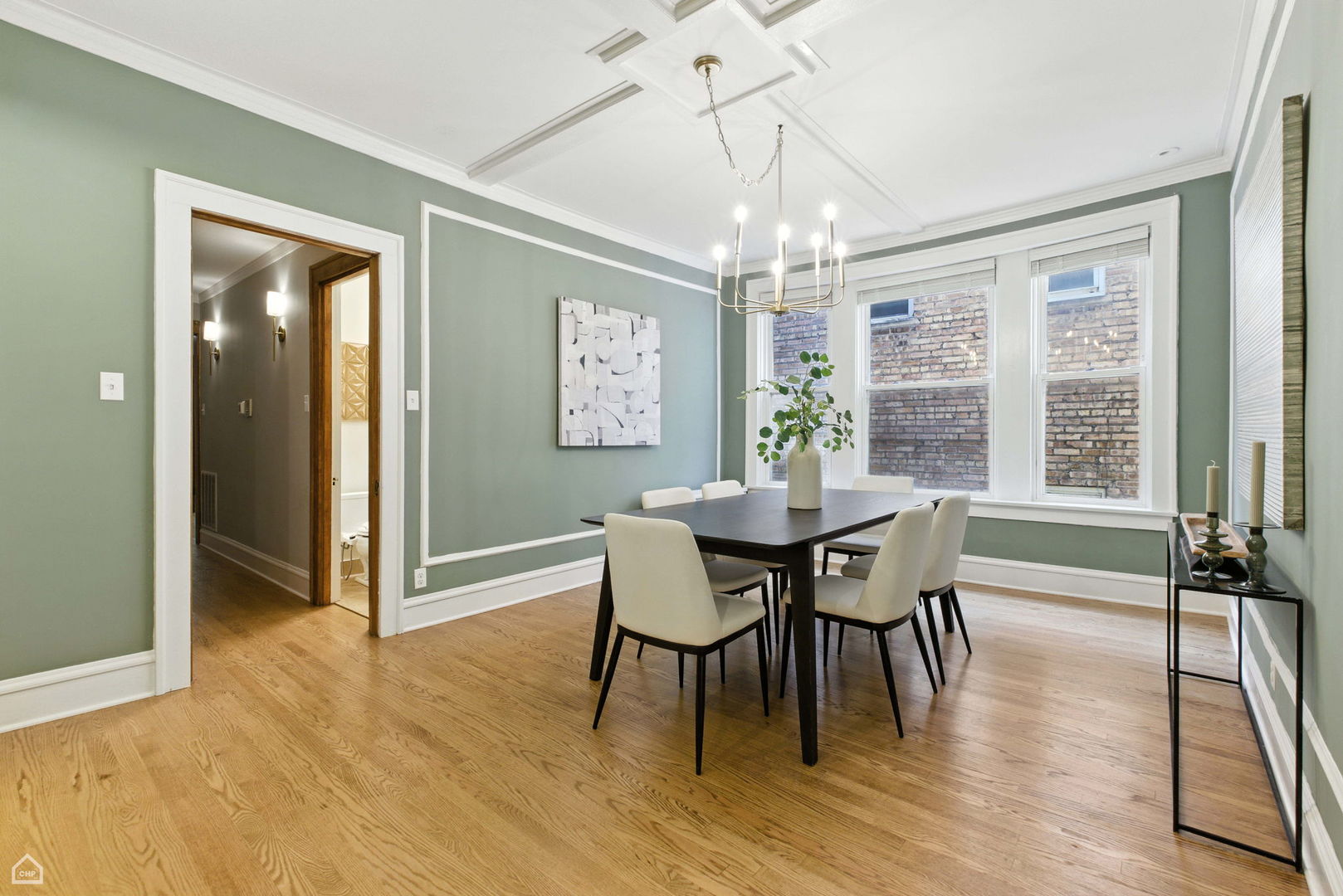 520 W Roscoe Street Unit: 2W