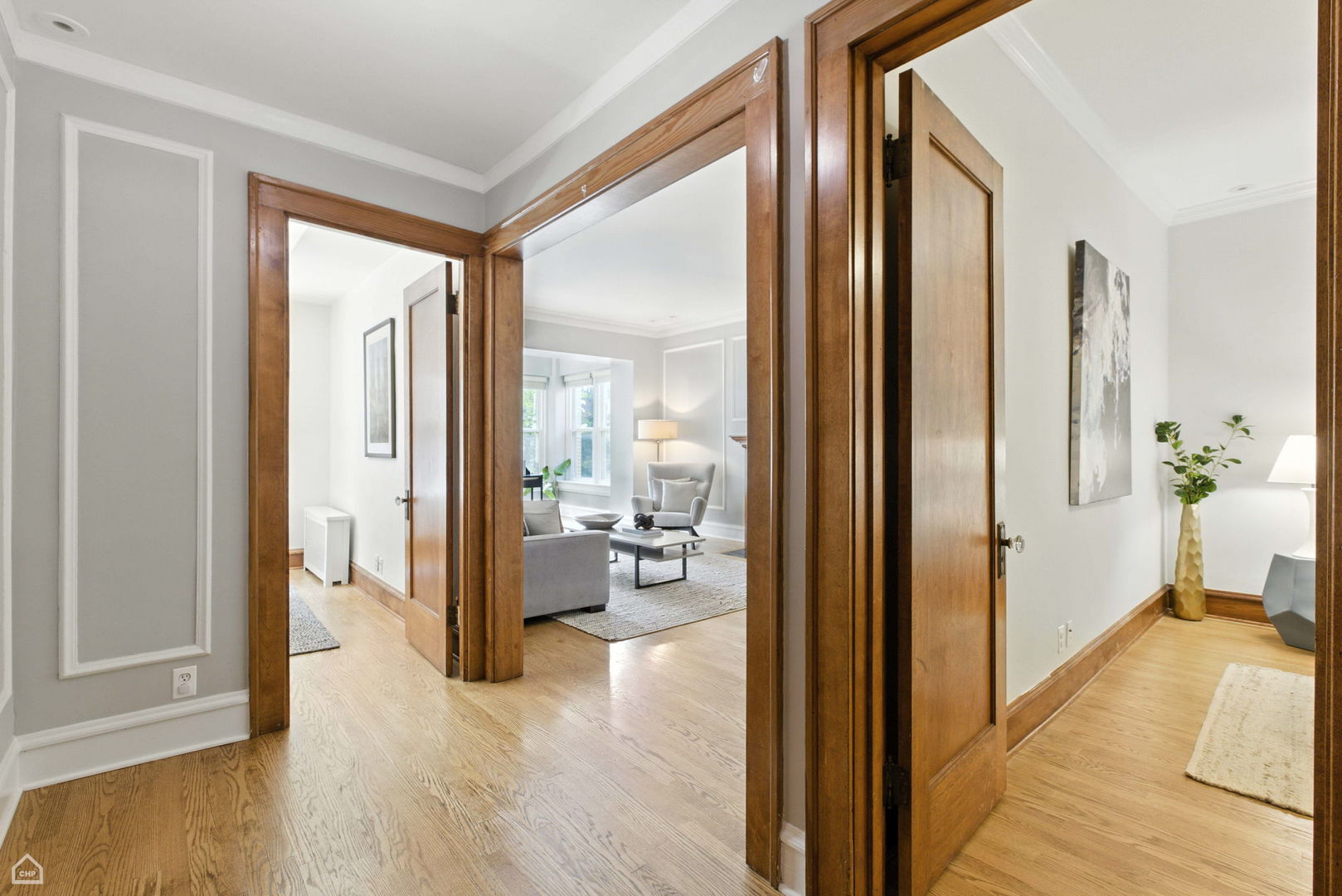 520 W Roscoe Street Unit: 2W
