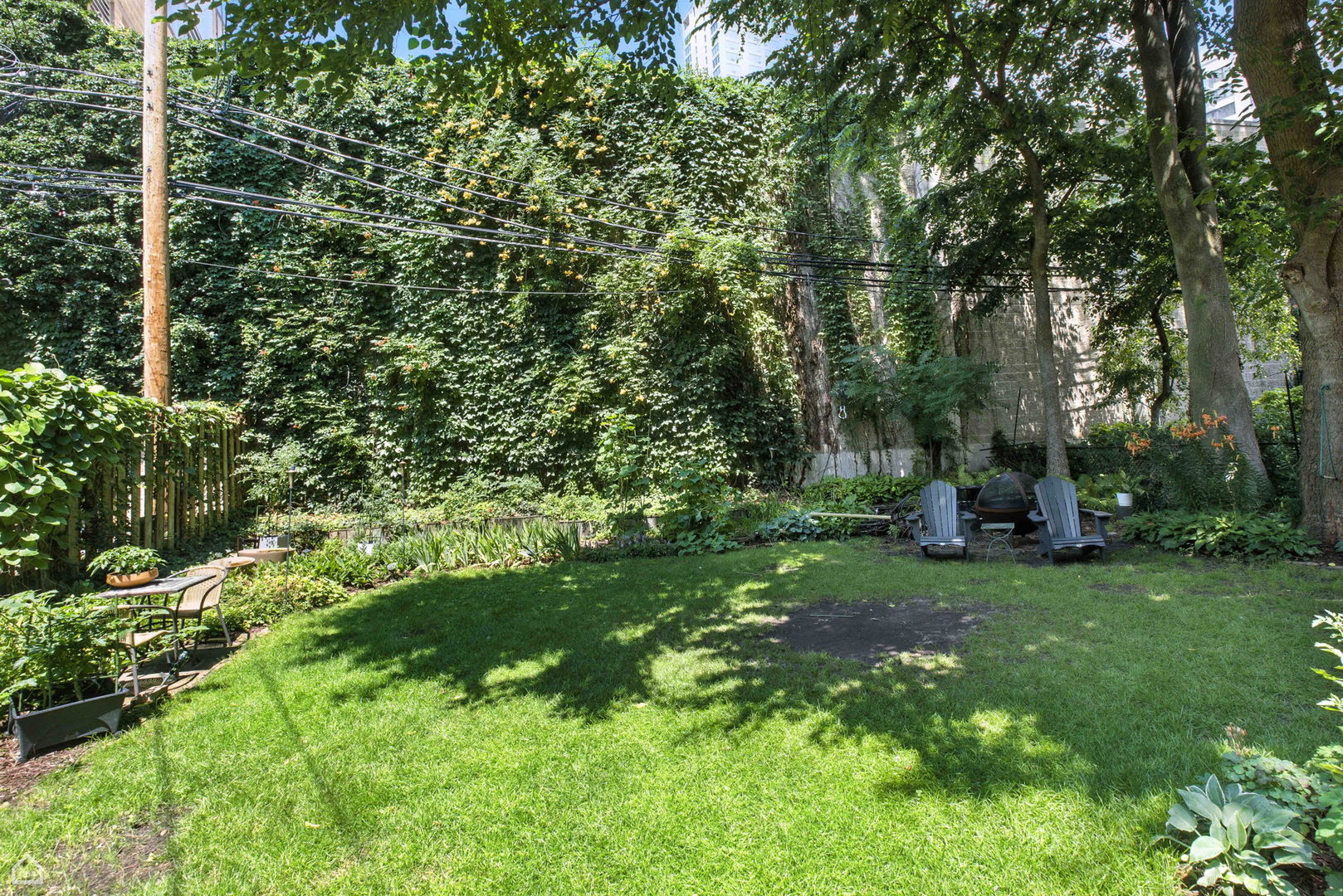520 W Roscoe Street Unit: 2W