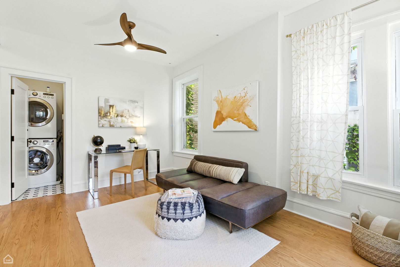 520 W Roscoe Street Unit: 2W