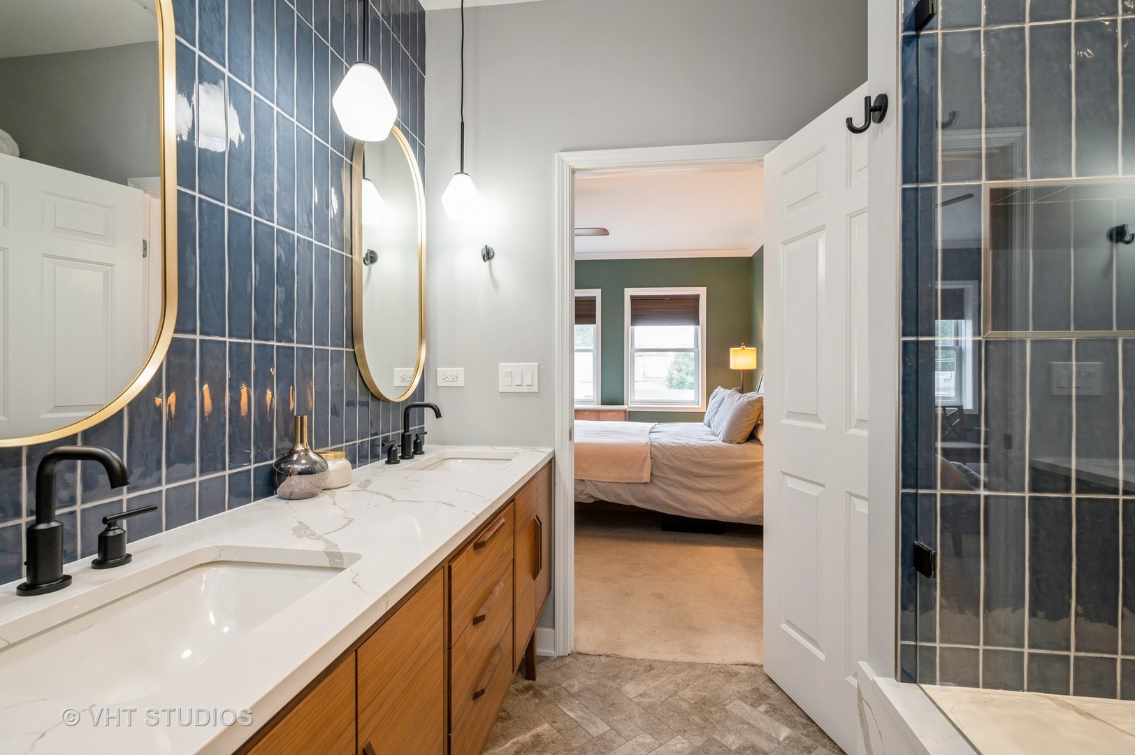 4152 N Lincoln Avenue Unit: 8W