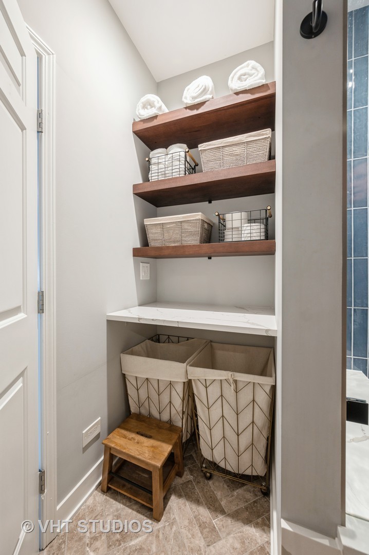 4152 N Lincoln Avenue Unit: 8W