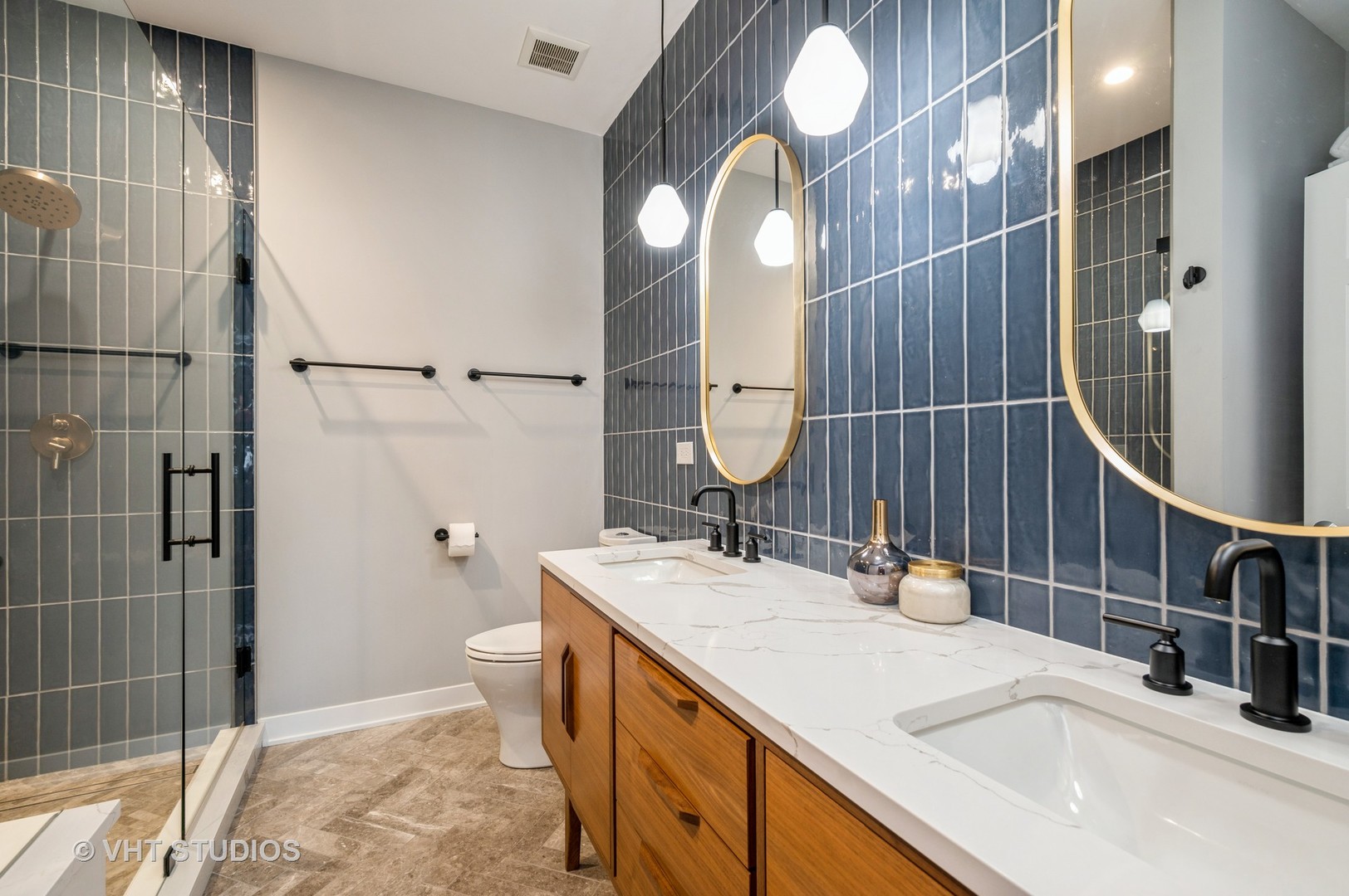 4152 N Lincoln Avenue Unit: 8W