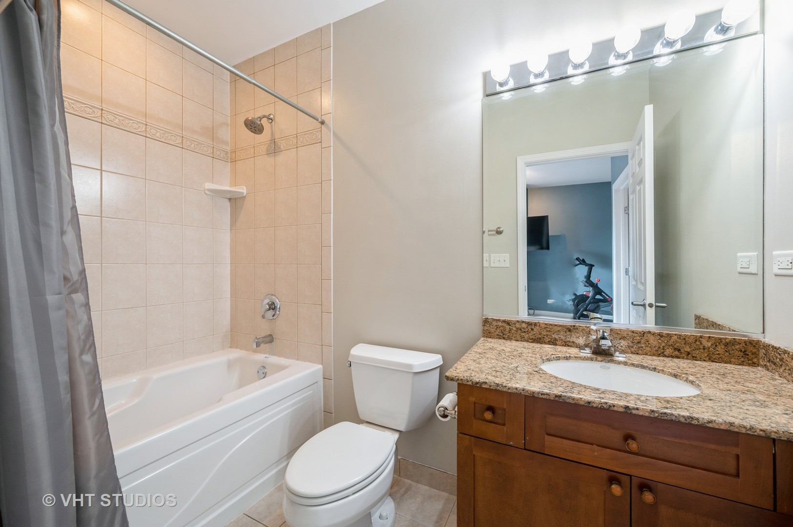 4152 N Lincoln Avenue Unit: 8W