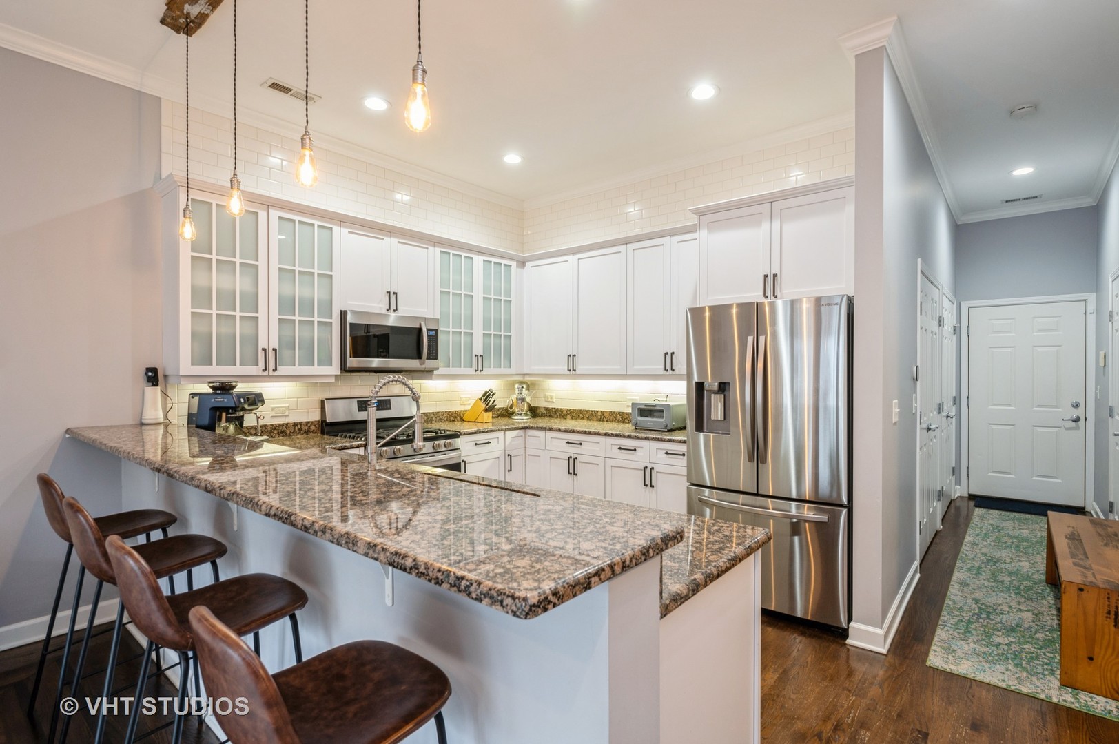 4152 N Lincoln Avenue Unit: 8W