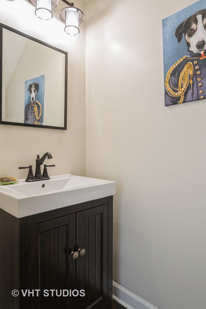 4152 N Lincoln Avenue Unit: 8W