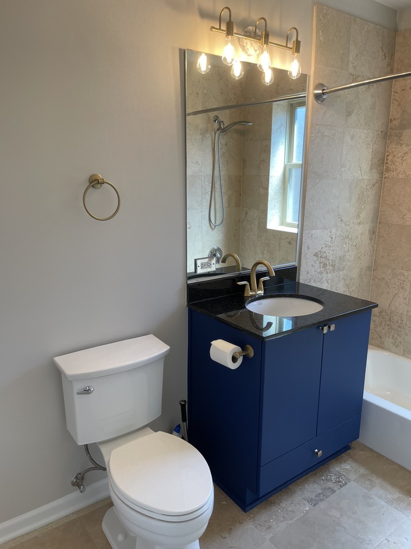 7318 N Honore Street Unit: 403