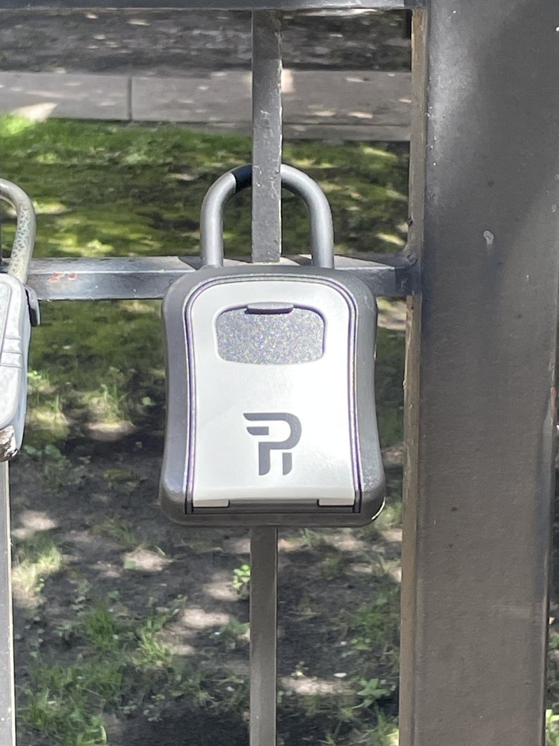 7318 N Honore Street Unit: 403