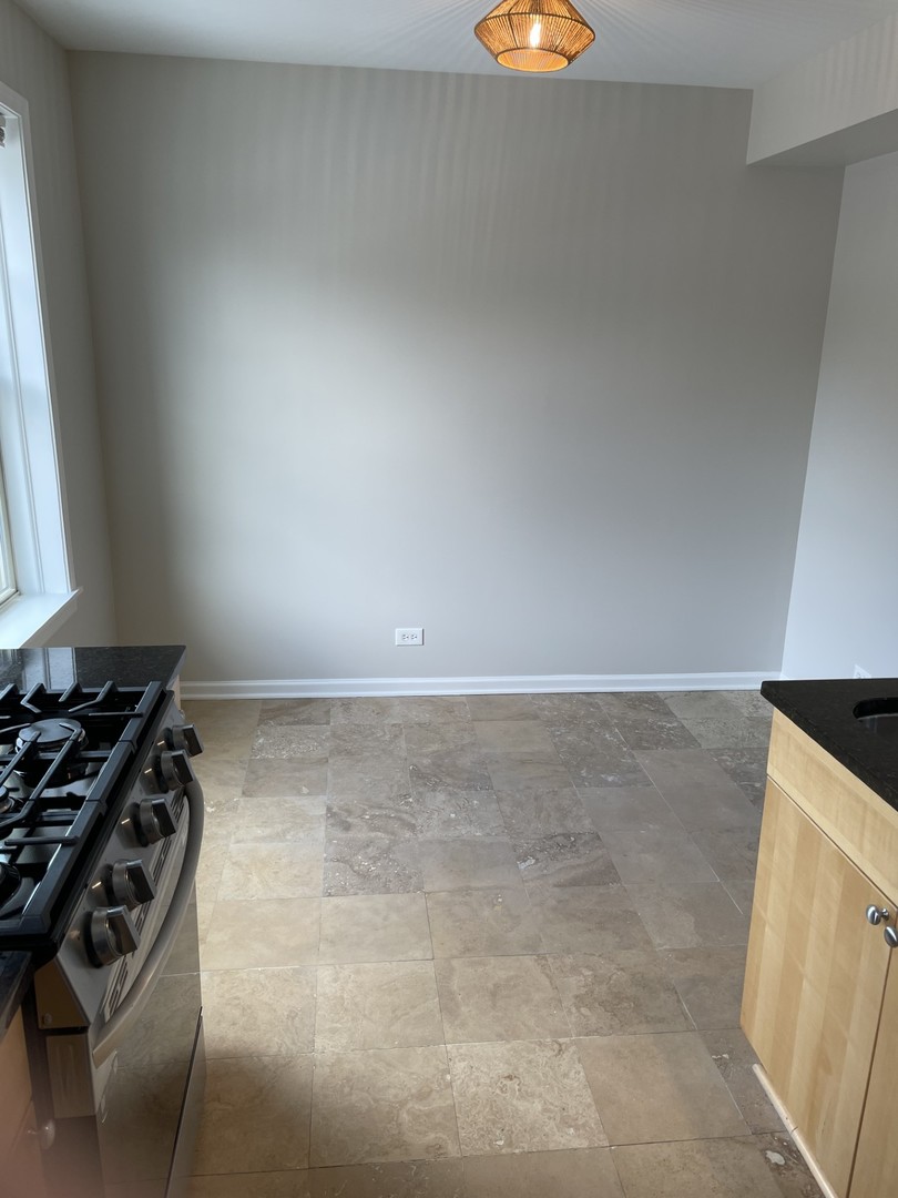 7318 N Honore Street Unit: 403