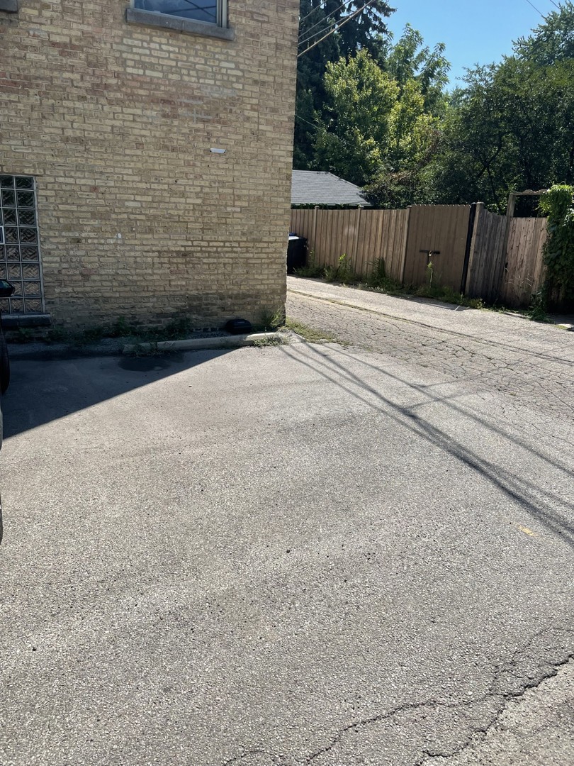 7318 N Honore Street Unit: 403