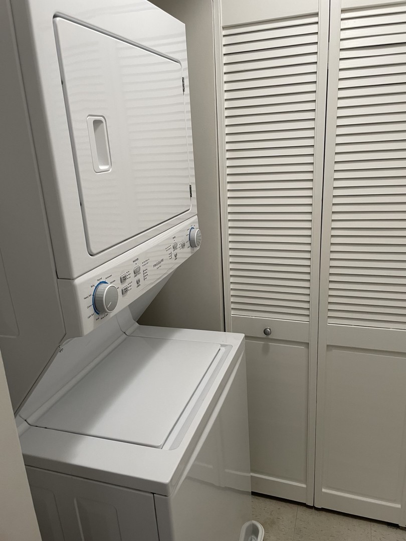 7318 N Honore Street Unit: 403