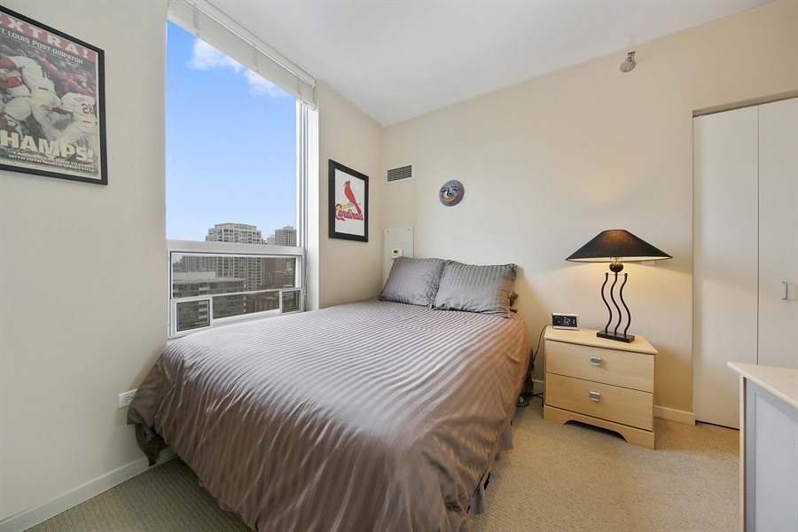 330 W Grand Avenue Unit: 1706