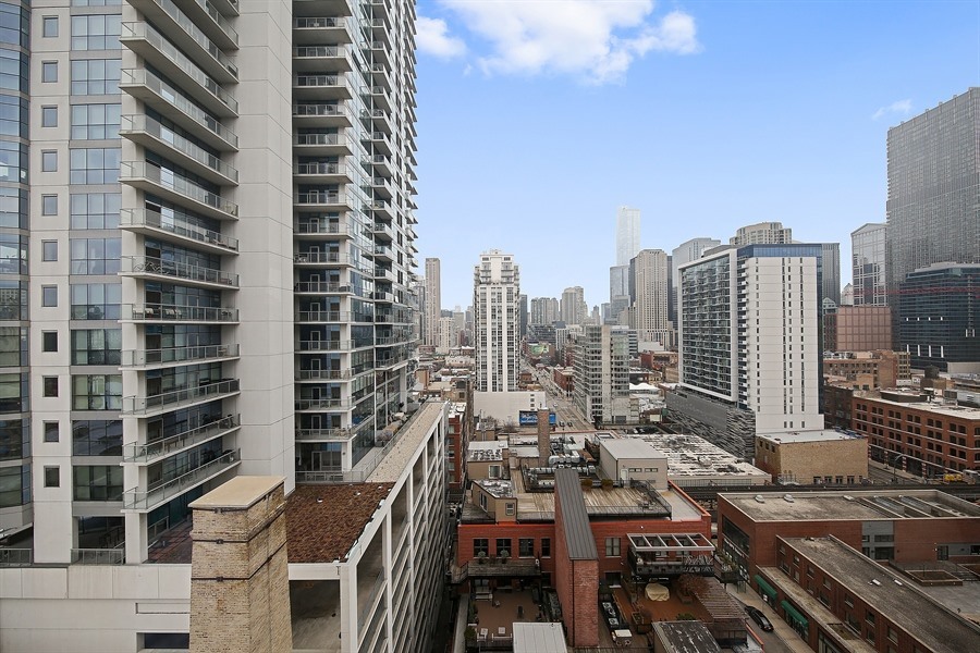 330 W Grand Avenue Unit: 1706
