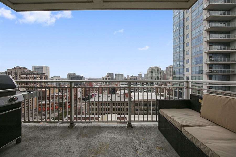 330 W Grand Avenue Unit: 1706