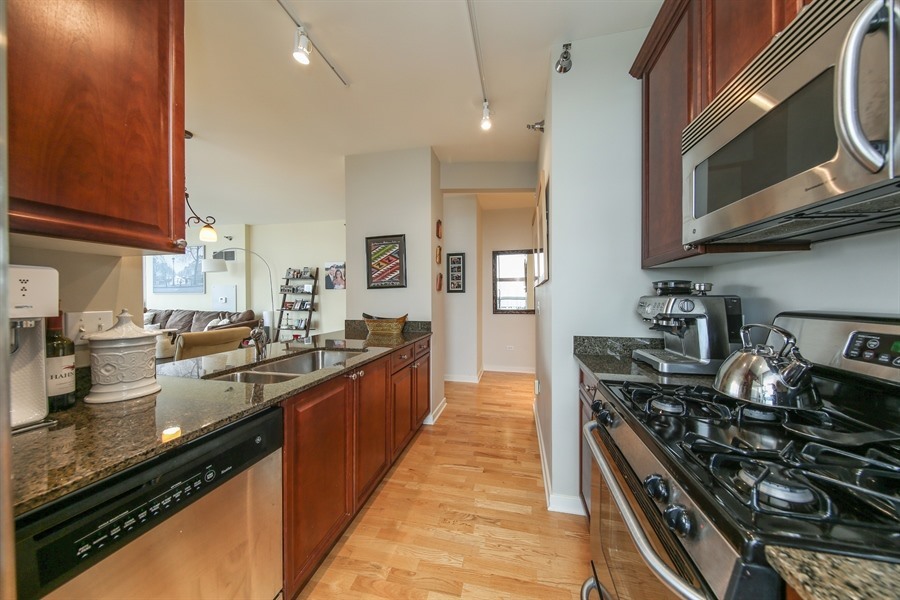 330 W Grand Avenue Unit: 1706