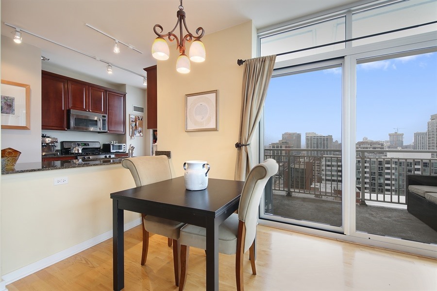 330 W Grand Avenue Unit: 1706